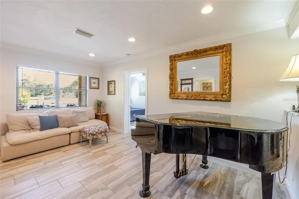 $675,000 | 4925 Remington Drive, Sarasota, FL 34234