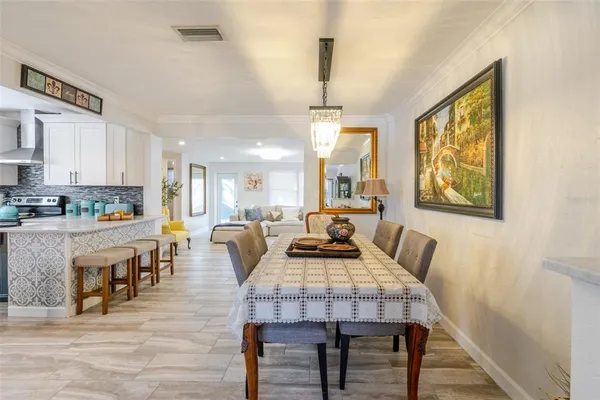 $675,000 | 4925 Remington Drive, Sarasota, FL 34234