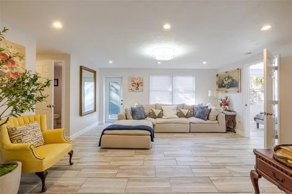 $675,000 | 4925 Remington Drive, Sarasota, FL 34234