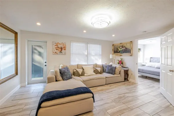 $675,000 | 4925 Remington Drive, Sarasota, FL 34234
