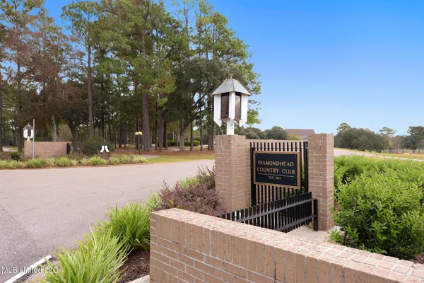 $215,000 | 288 Highpoint Drive, Diamondhead, MS 39525