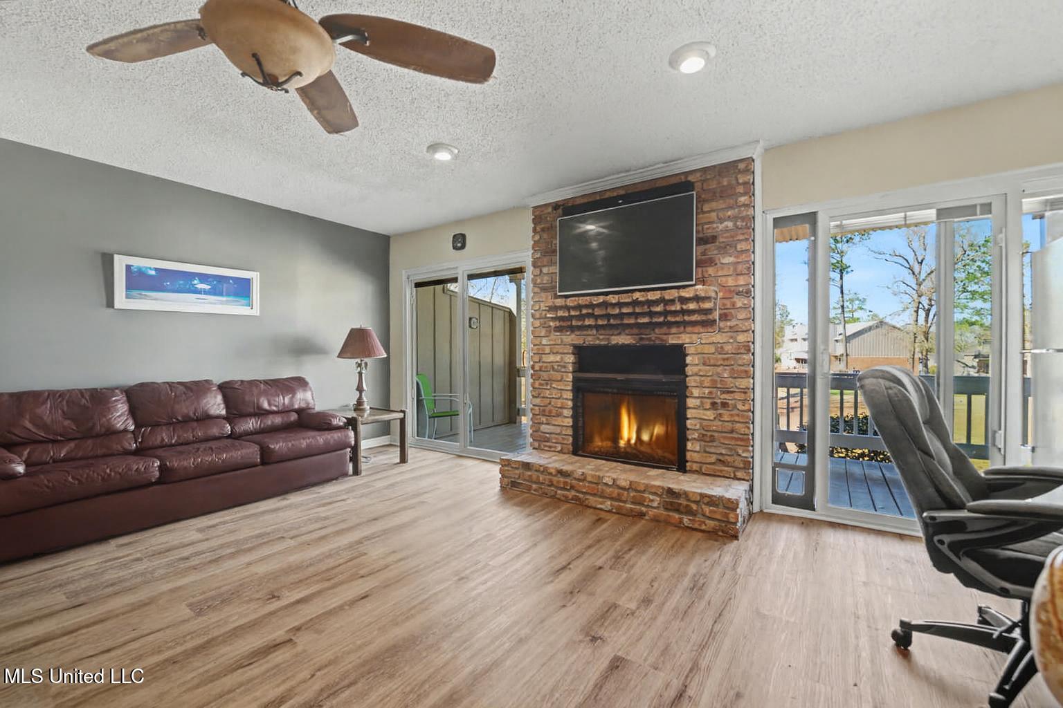 288 Highpoint Drive Diamondhead, MS 39525 - Photo 4 of 38 004