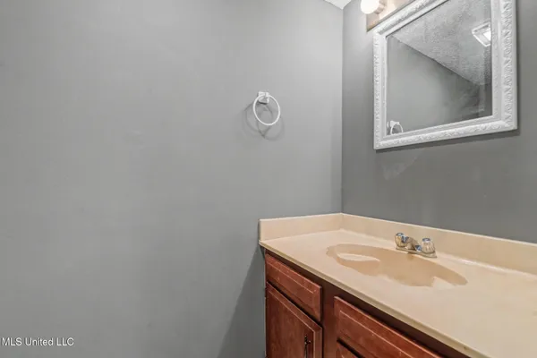 $215,000 | 288 Highpoint Drive, Diamondhead, MS 39525