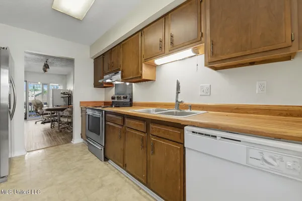 $215,000 | 288 Highpoint Drive, Diamondhead, MS 39525