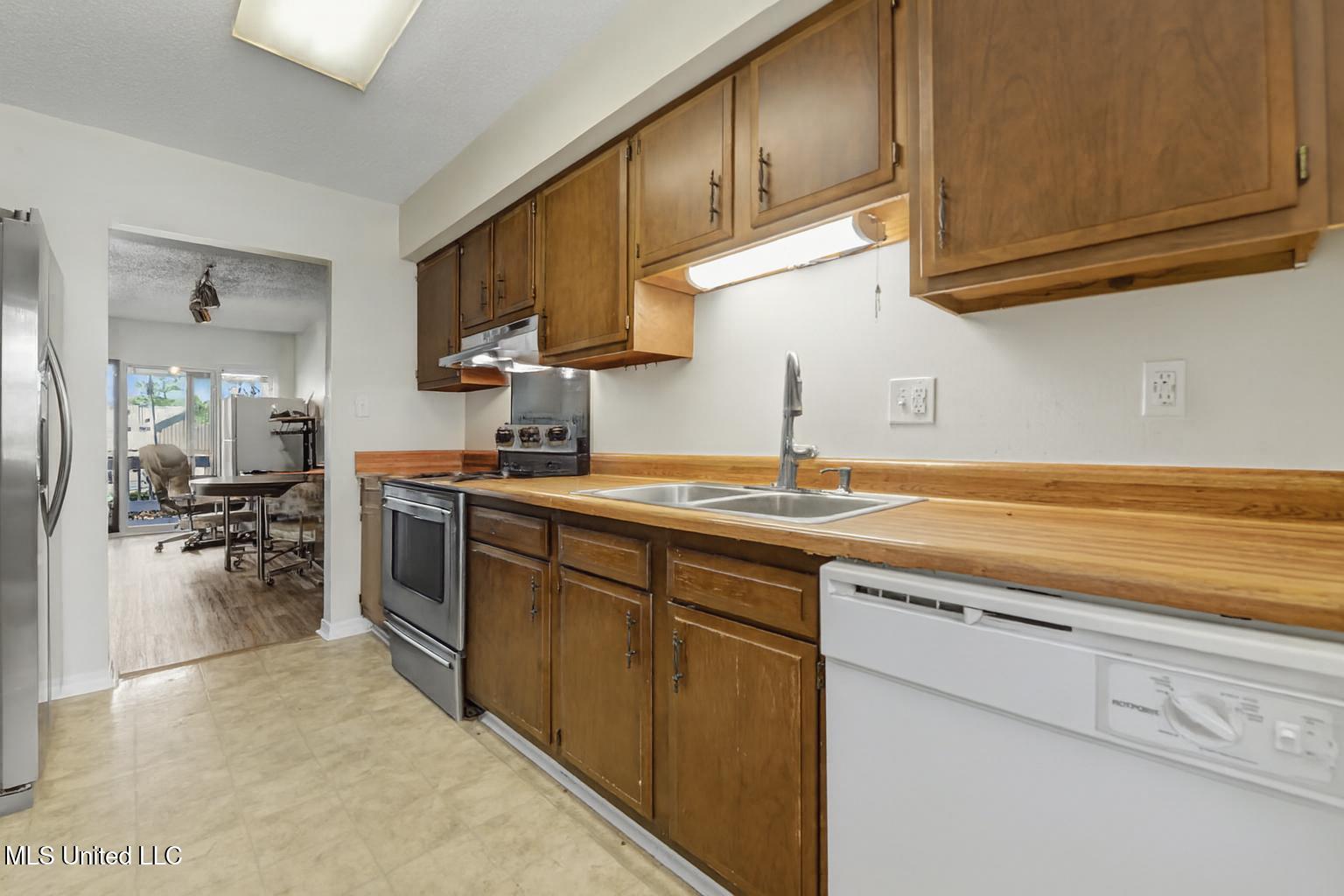 288 Highpoint Drive Diamondhead, MS 39525 - Photo 9 of 38 009