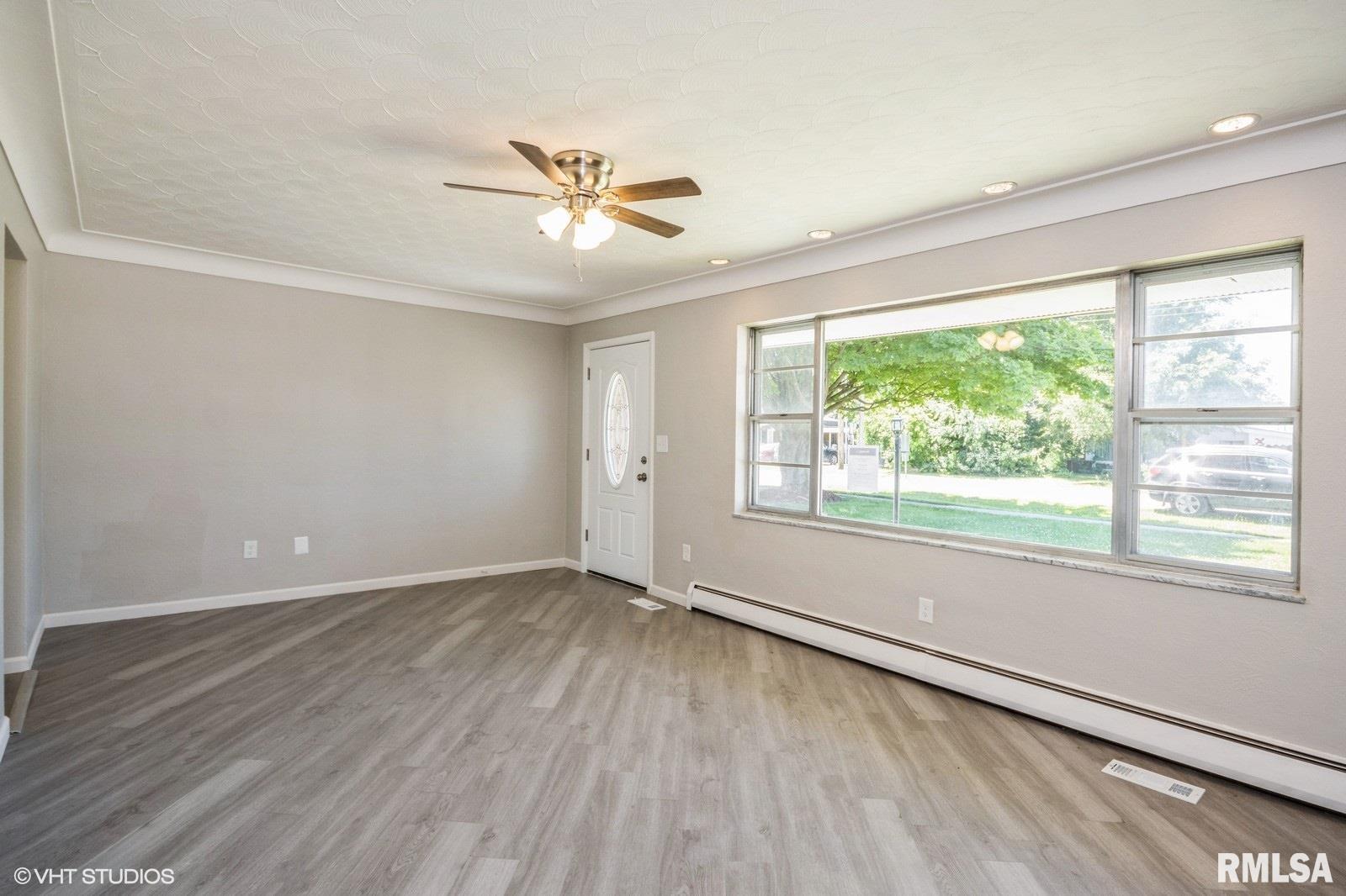 128 Prairie Greenfield, IL 62044 - Photo 3 of 14 Gallery Image 3