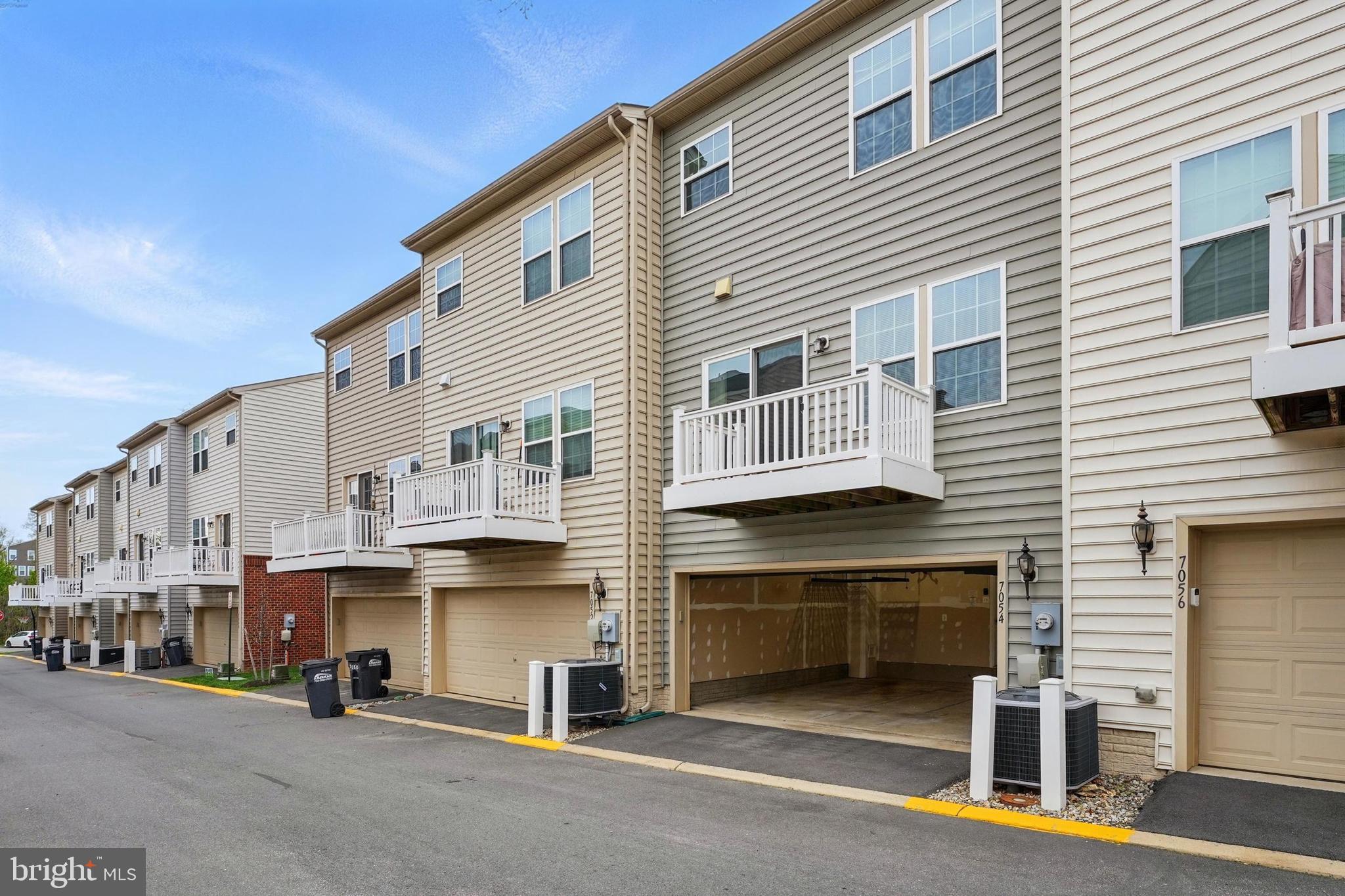 7054 Kona Drive Gainesville, VA 20155 - Photo 37 of 39 a view of building with sitting area