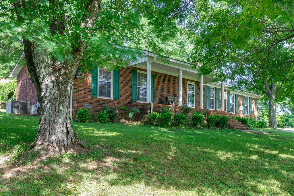 1363 square feet plus a man cave and shop!