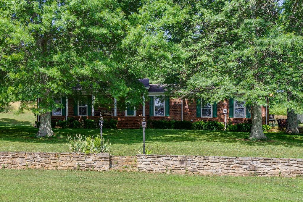 W8elcome home to 1203 Rambo Hollow Rd!
