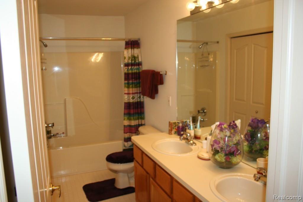 47145 Eastbourne Road Canton, MI 48188 - Photo 37 of 49 2014-05-12 14.49