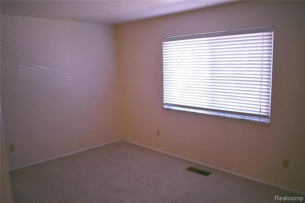 29516 Hoover Road, Unit 69 Warren, MI 48093 - Photo 22 of 34