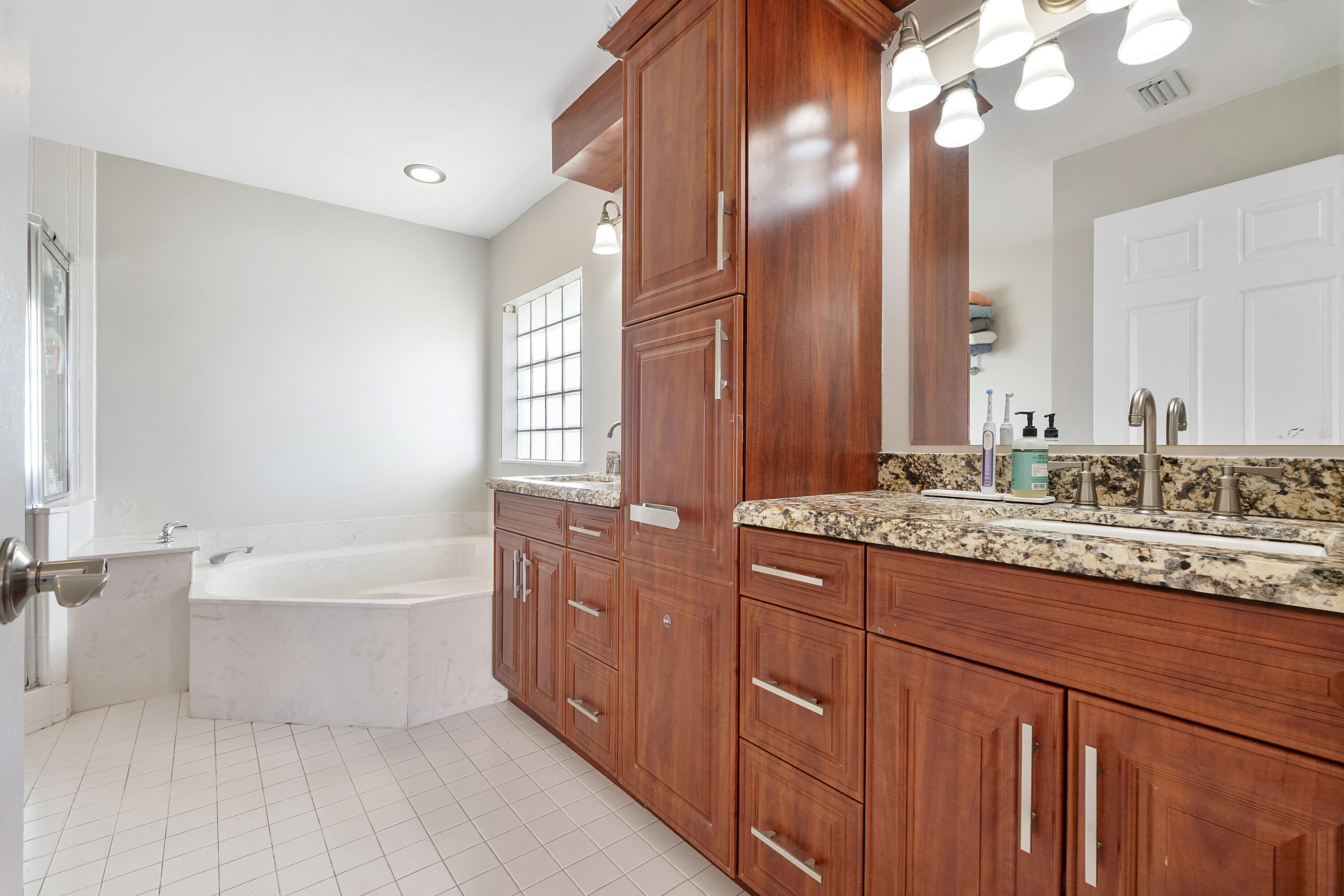 18242 Blue Lake Way Boca Raton, FL 33498 - Photo 22 of 59 18242 Blue Lake Way_044