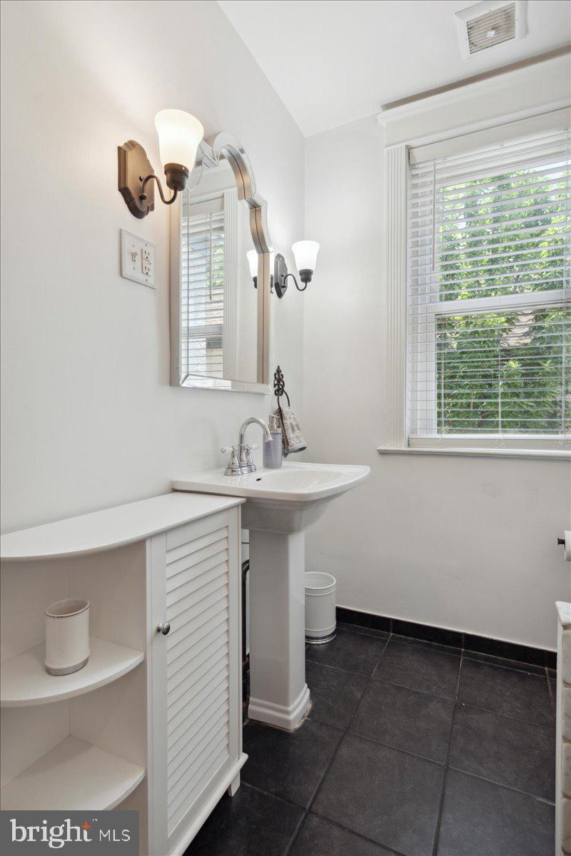 22 Wellington Road Ardmore, PA 19003 - Photo 24 of 32 2nd Floor Hall Bathroom