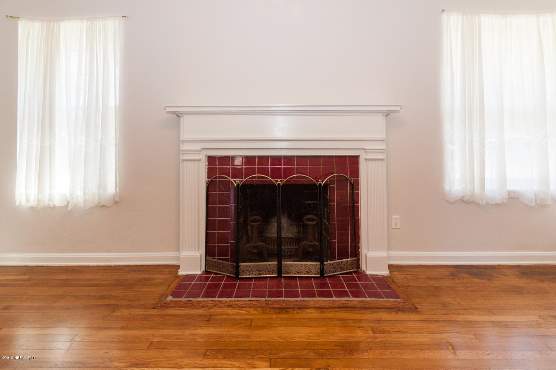 2042 Gibson Road Jacksonville, FL 32207 - Photo 12 of 39 Fireplace