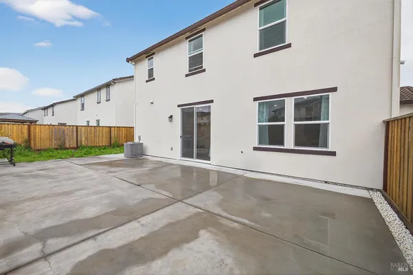 a view of an house with a yard