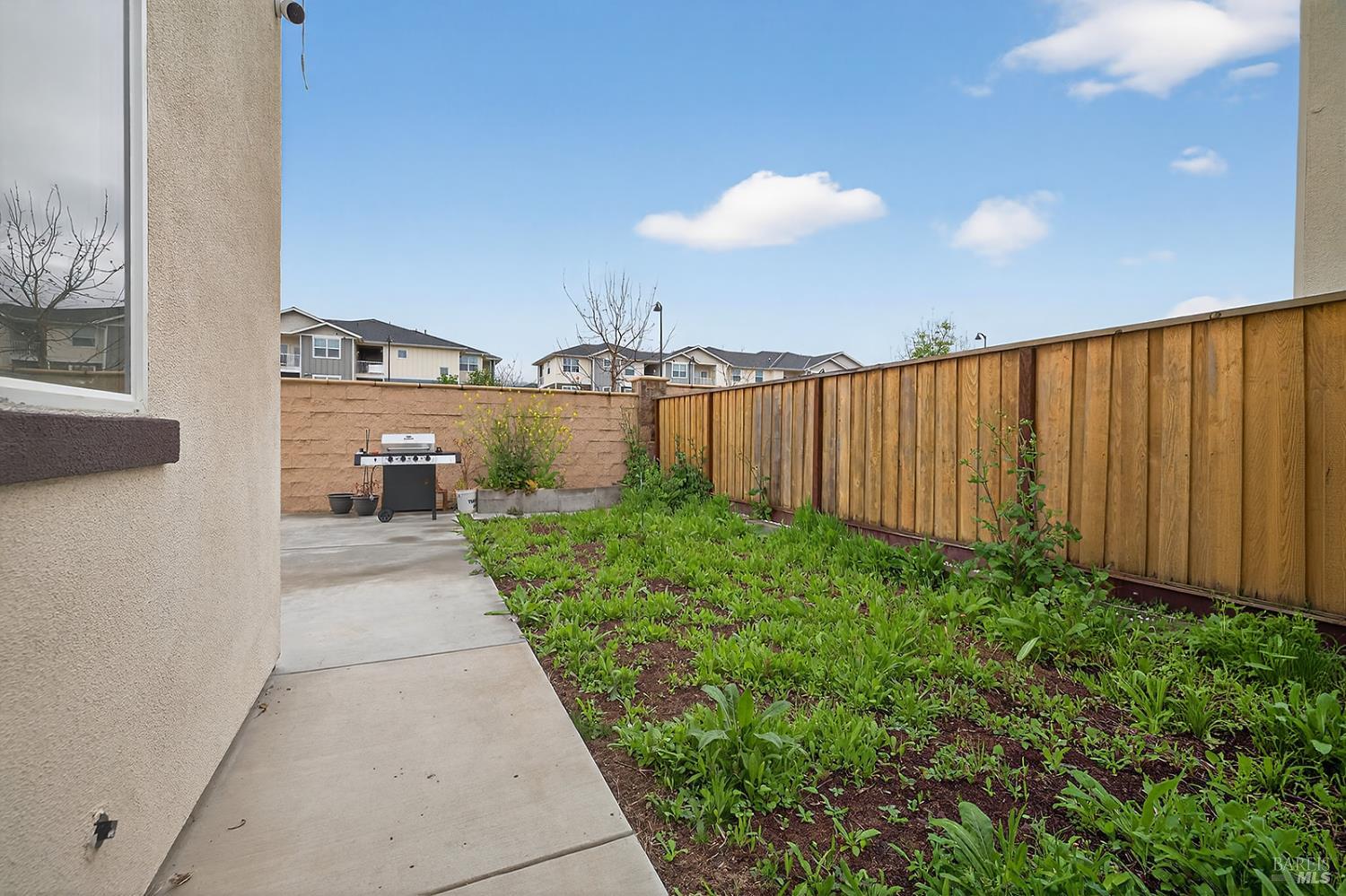 6042 Oxford Place Rohnert Park, CA 94928 - Photo 25 of 31 a view of a terrace with a garden