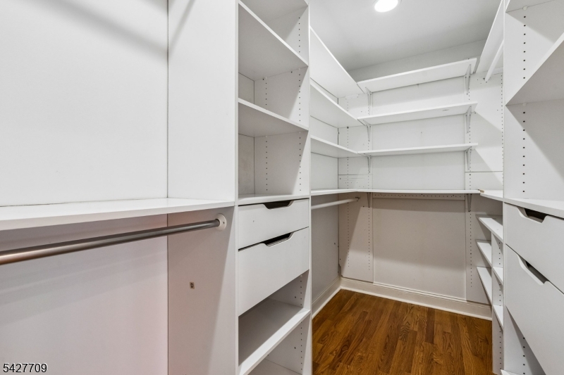 567 Mountain Avenue Springfield, NJ 07081 - Photo 16 of 36