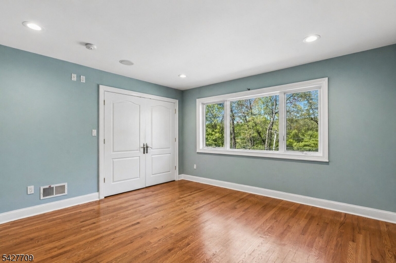 567 Mountain Avenue Springfield, NJ 07081 - Photo 21 of 36