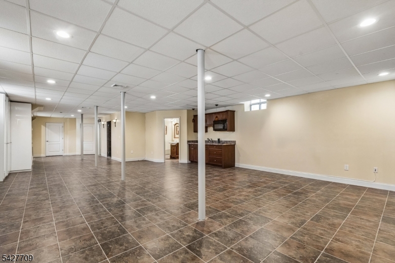 567 Mountain Avenue Springfield, NJ 07081 - Photo 26 of 36