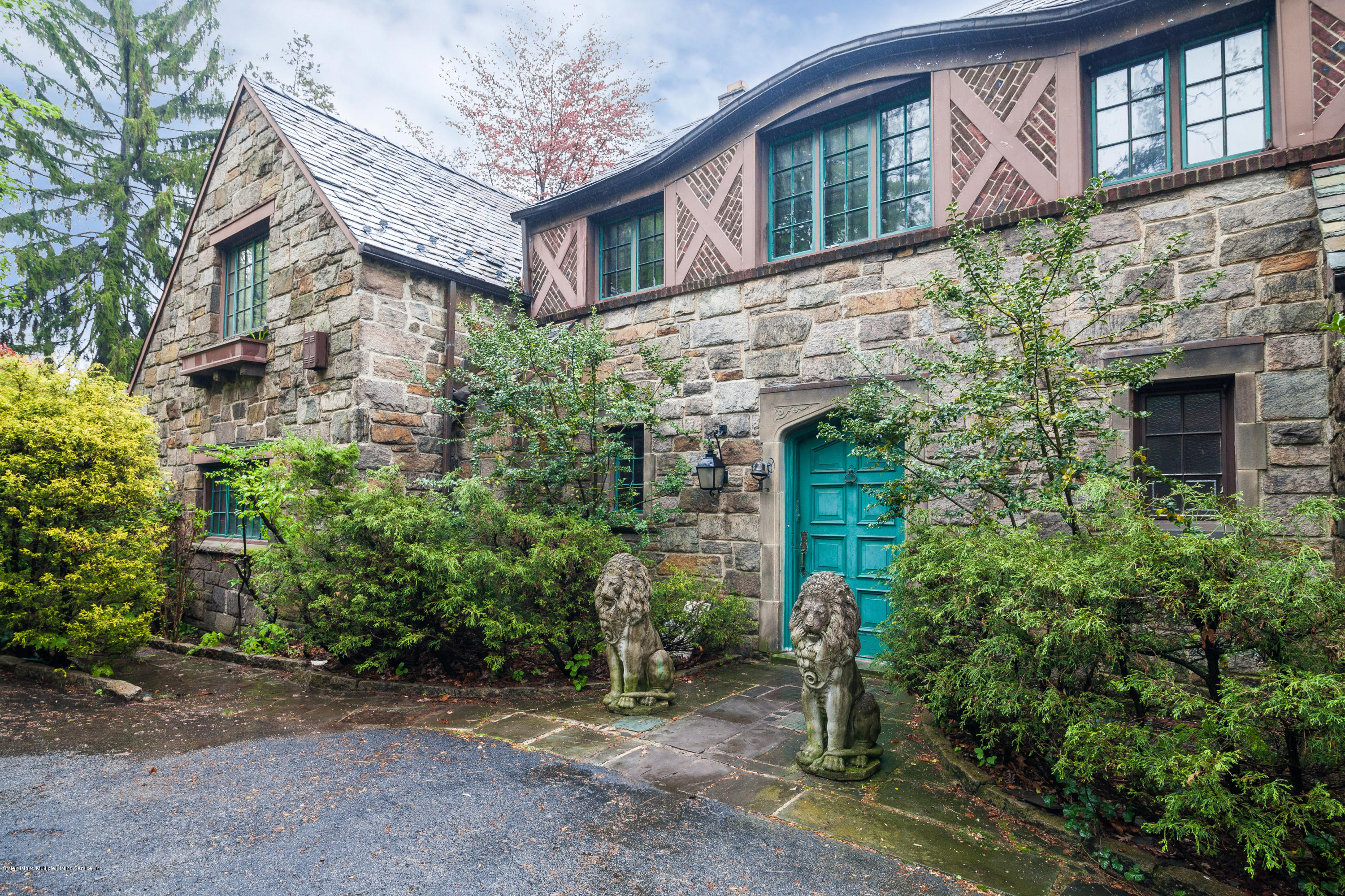 25 7 Gables Road Staten Island, NY 10304 - Photo 4 of 18 front (1)