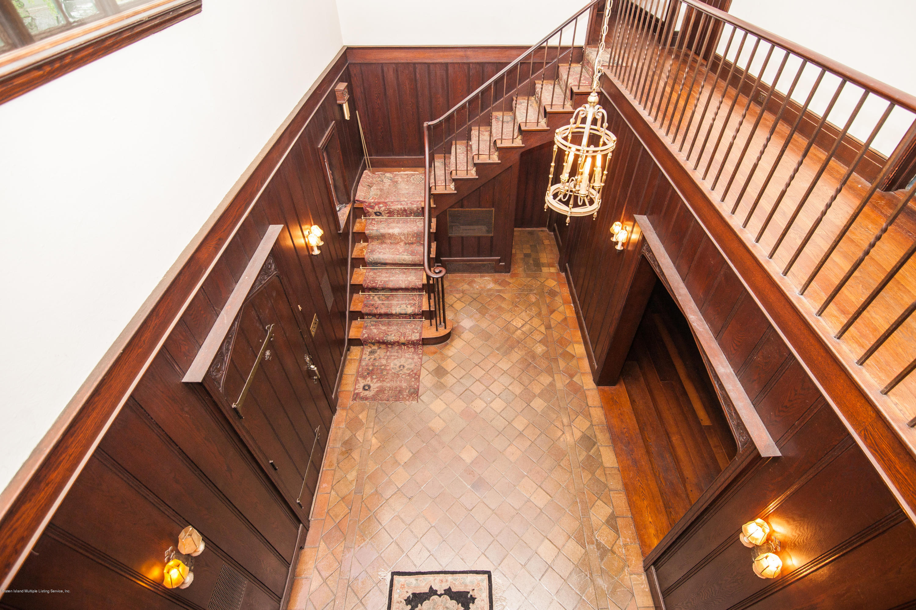 25 7 Gables Road Staten Island, NY 10304 - Photo 7 of 18 foyer (2)
