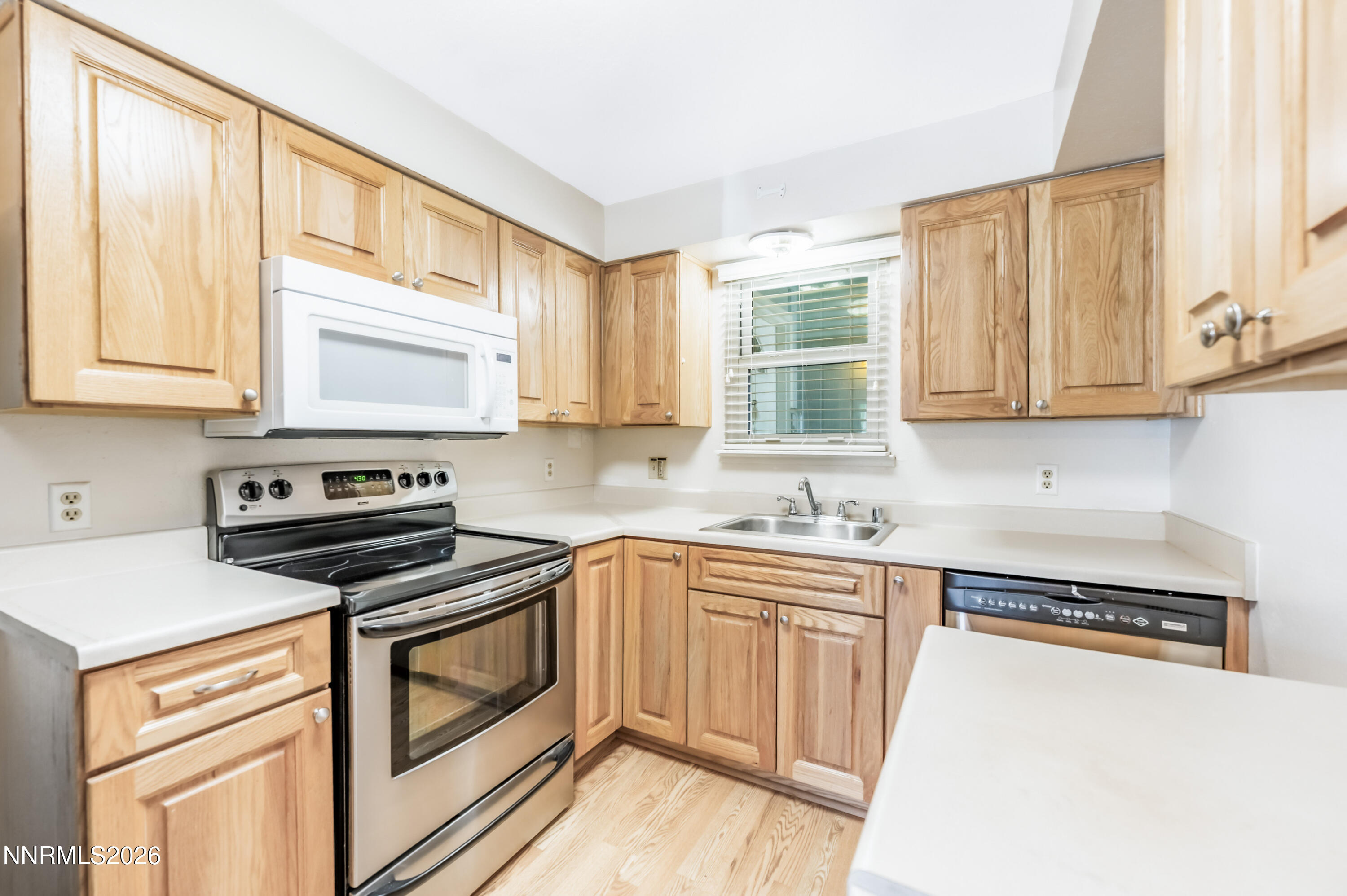 3985 Kentwood Court Reno, NV 89503 - Photo 6 of 21 Kent-1016
