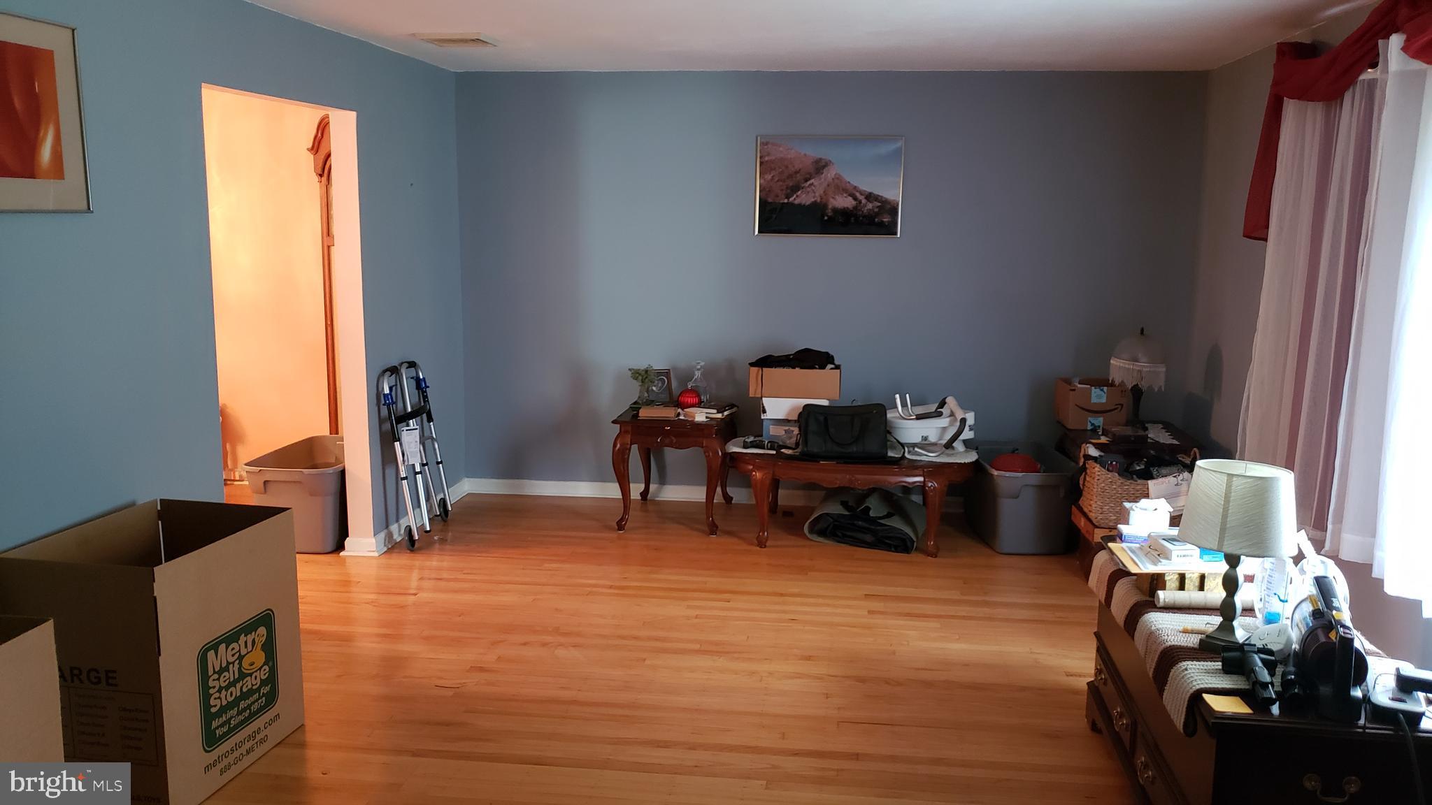 452 Lower Holland Road Southampton, PA 18966 - Photo 8 of 11 Living Room