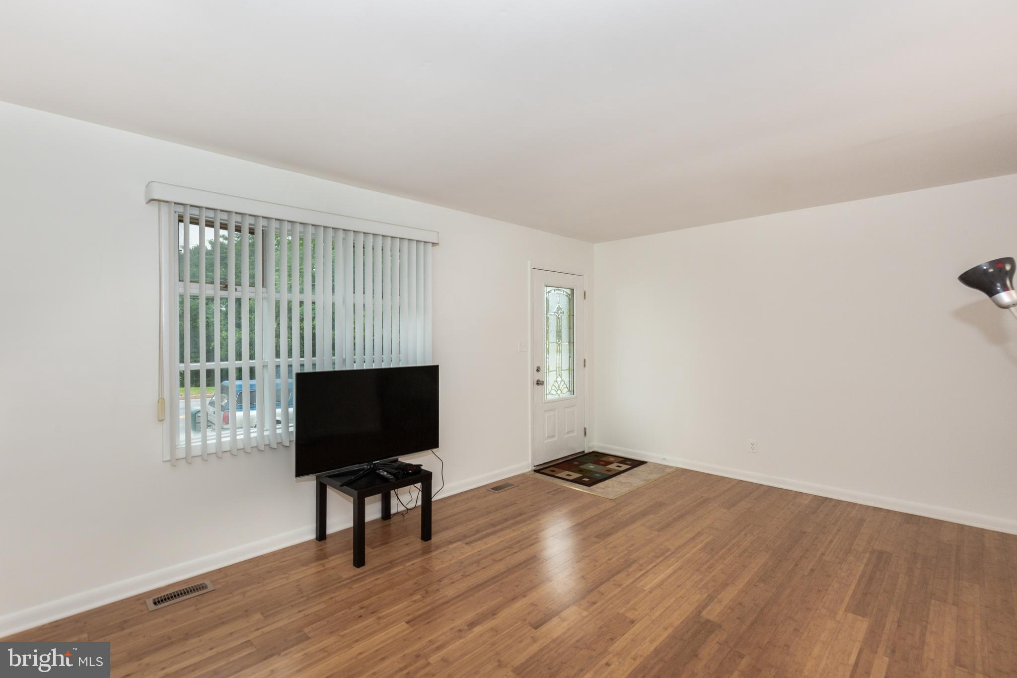802 Uniontown Road Westminster, MD 21158 - Photo 4 of 39 Gallery Image 4