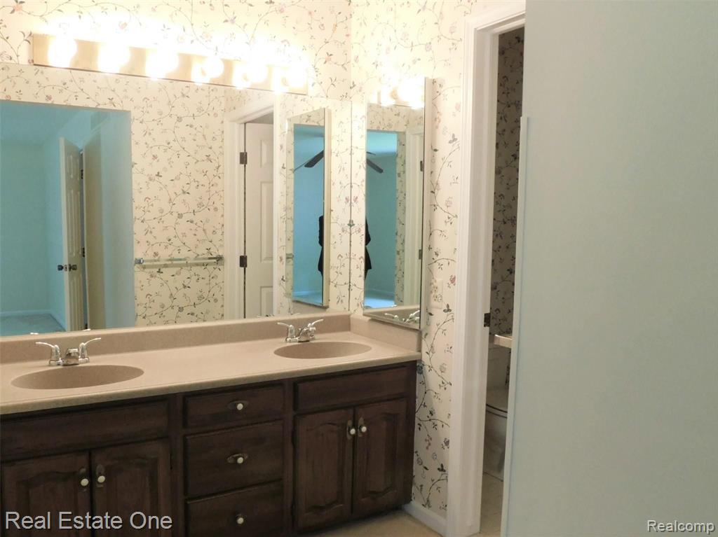 565 Augusta Drive Rochester Hills, MI 48309 - Photo 15 of 30