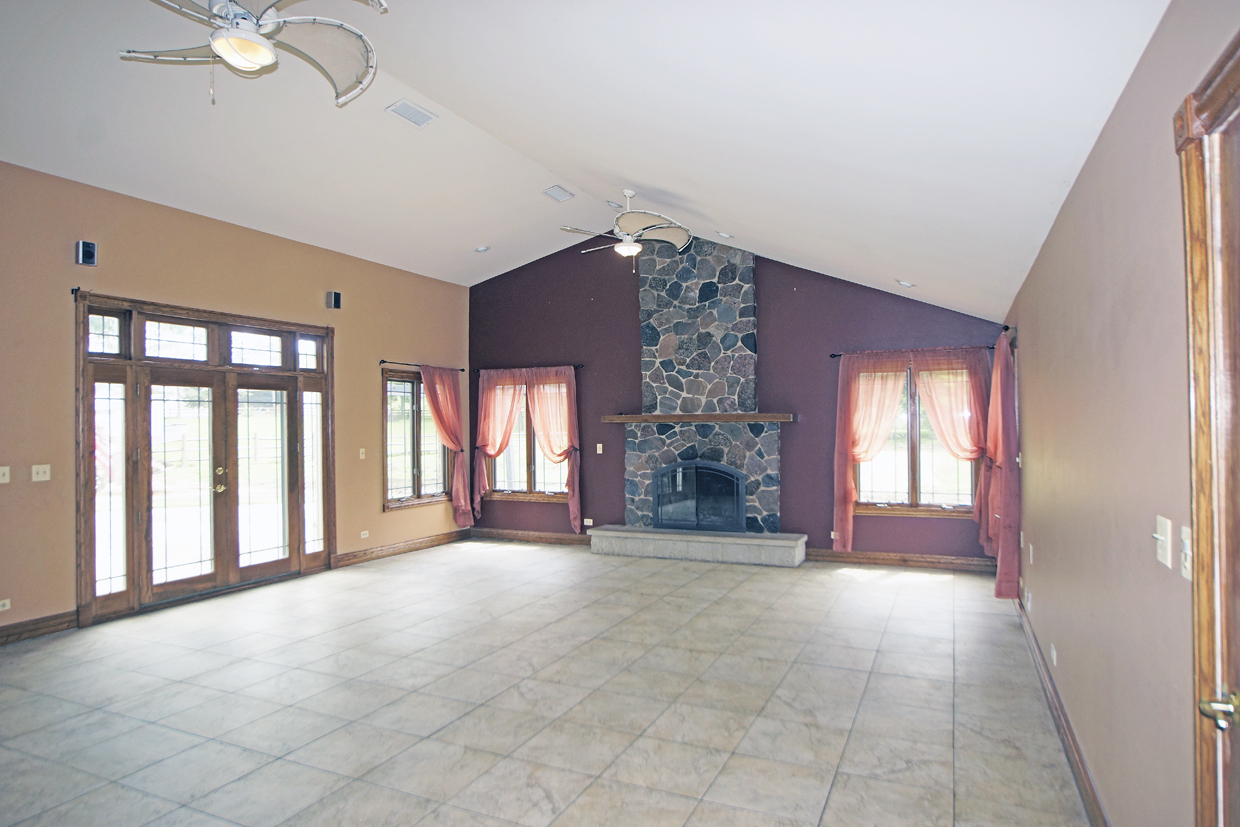 15909 Nelson Road Woodstock, IL 60098 - Photo 8 of 24 Gallery Image 8