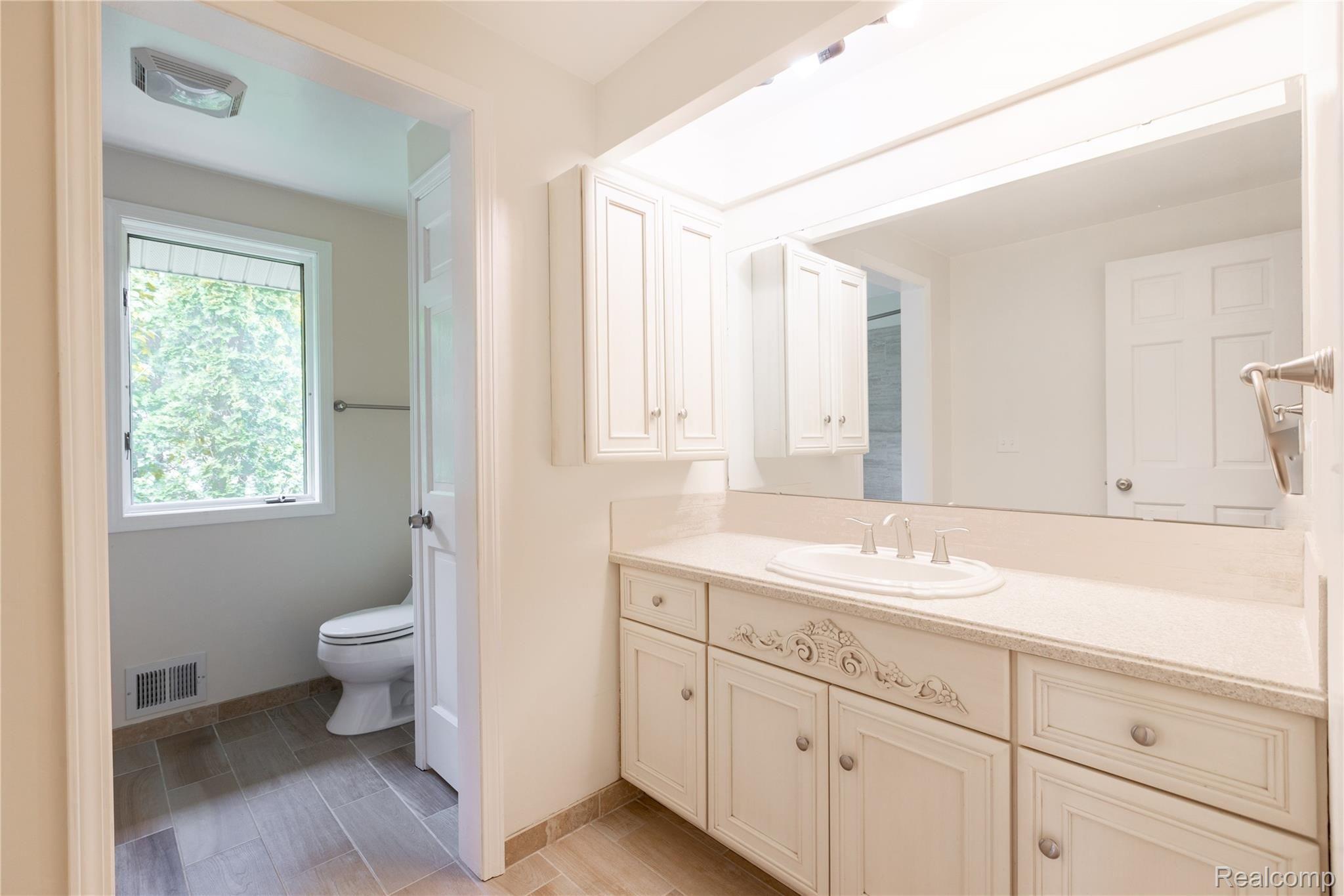 8443 Bridge Road Grosse Ile, MI 48138 - Photo 29 of 33 Main bathroom upstairs.