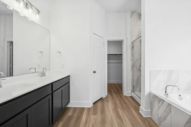 a view of a house with backyard and garden