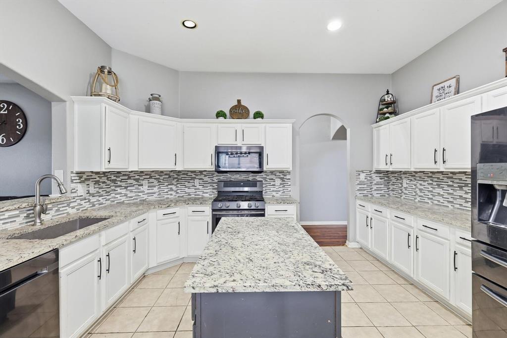 5403 Lavaca Road Grand Prairie, TX 75052 - Photo 13 of 40