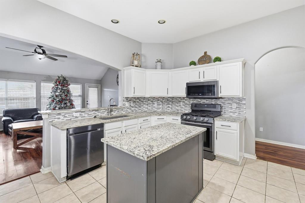 5403 Lavaca Road Grand Prairie, TX 75052 - Photo 3 of 40