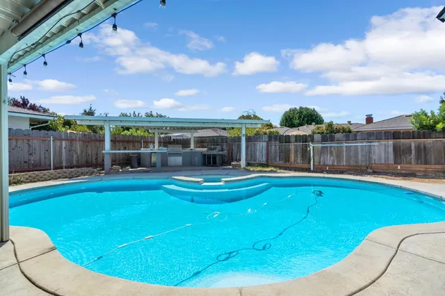 $526,999 | 6737 North Harrison Avenue, Fresno, CA 93711