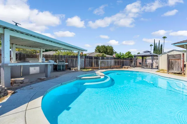 $526,999 | 6737 North Harrison Avenue, Fresno, CA 93711