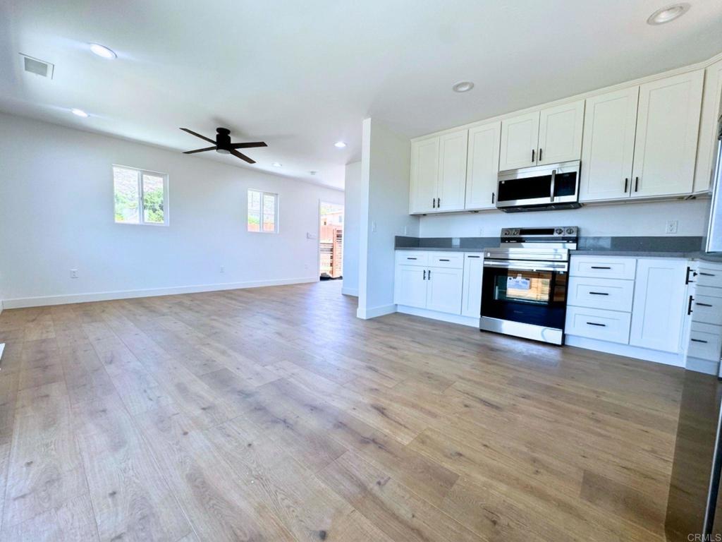 359 Cascade Road El Cajon, CA 92021 - Photo 5 of 22 Kitchen