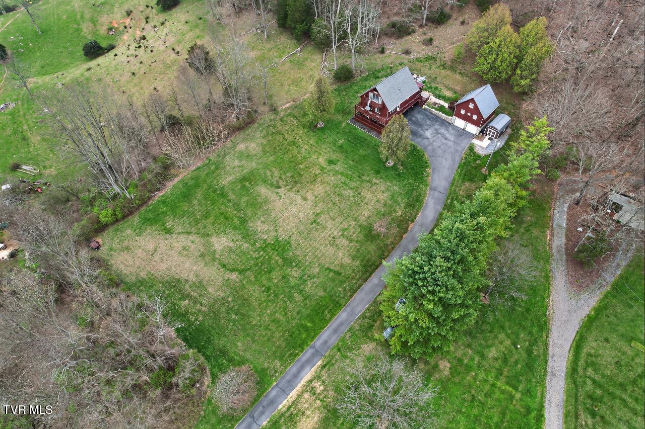 12138 Dettor Road Bristol, VA 24202 - Photo 32 of 52 IMG_2345