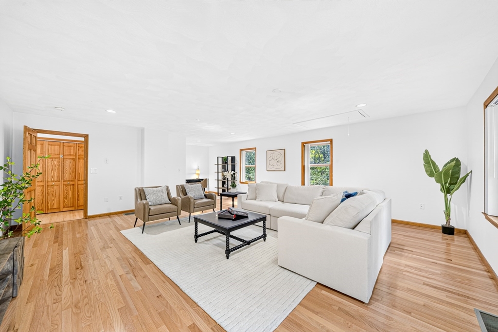 35 Brentwood Road Woburn, MA 01801 - Photo 17 of 42