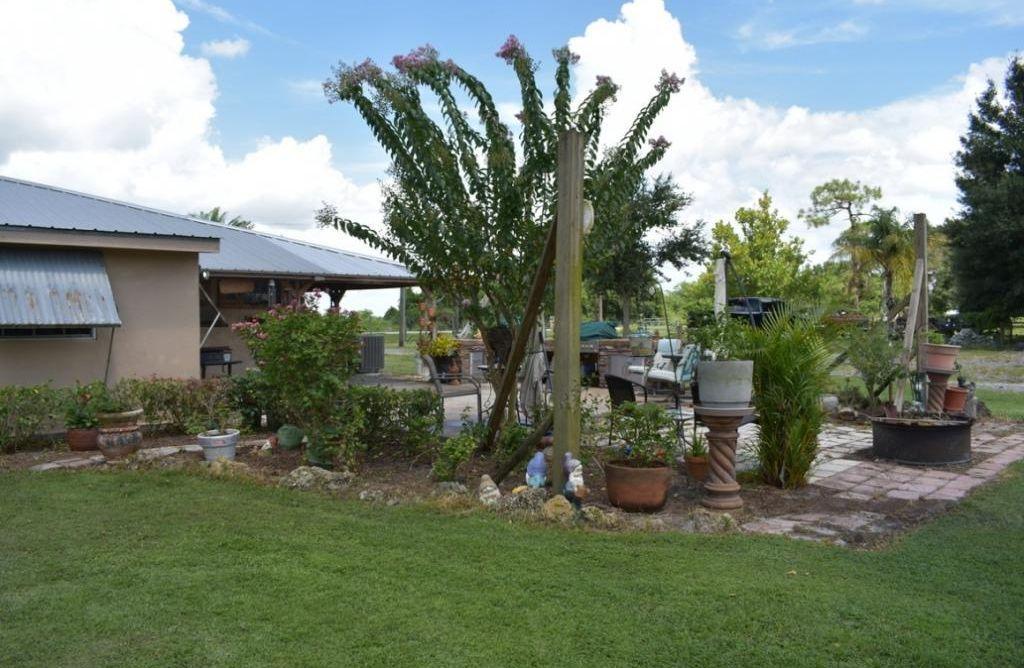 940 Starns Loop Road Okeechobee, FL 34974 - Photo 27 of 33 Entertaining patio