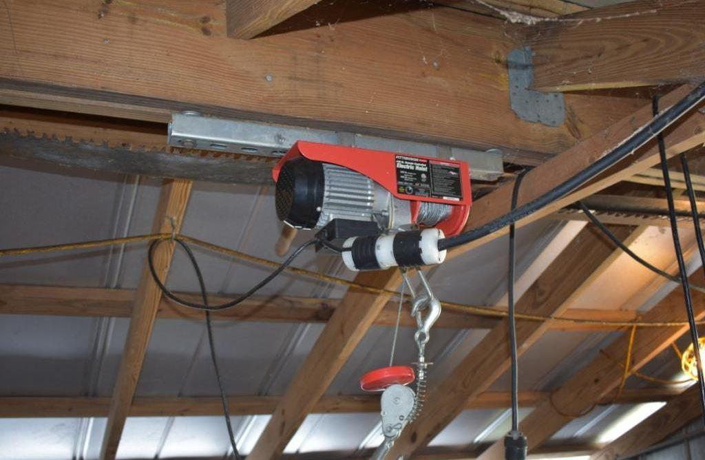940 Starns Loop Road Okeechobee, FL 34974 - Photo 31 of 33 Hoist motor in loft