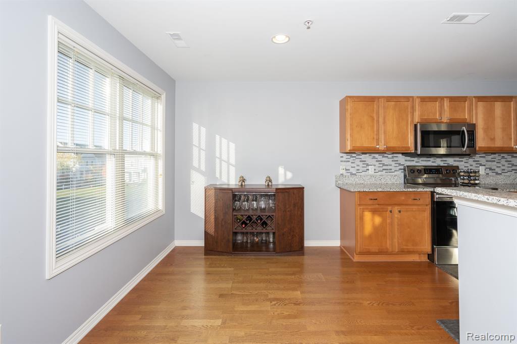 50107 Harding Street Canton, MI 48188 - Photo 11 of 27