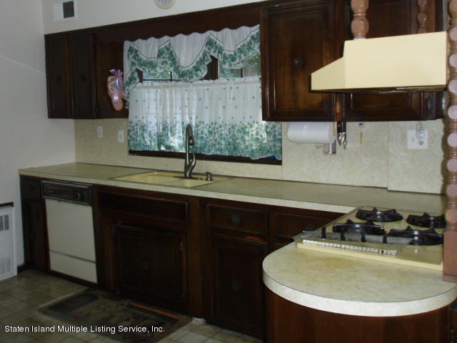 121 Forest Road Staten Island, NY 10304 - Photo 9 of 28 P1010269