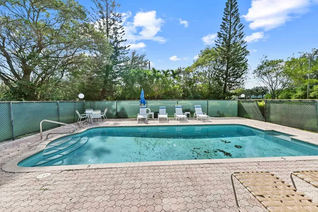 $1,900 | 3910 Crystal Lake Drive, Unit 204, Deerfield Beach, FL 33064