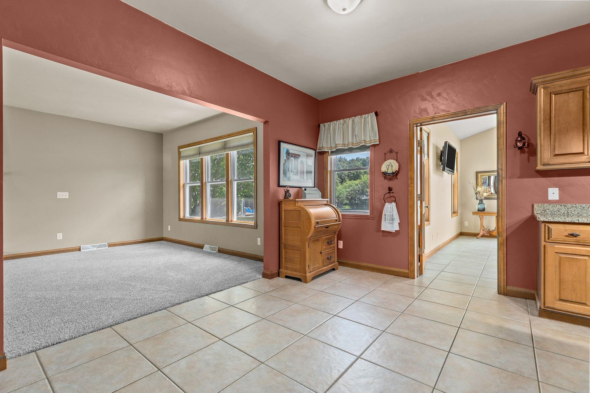 477 Dalton Road Neenah, WI 54956 - Photo 6 of 35