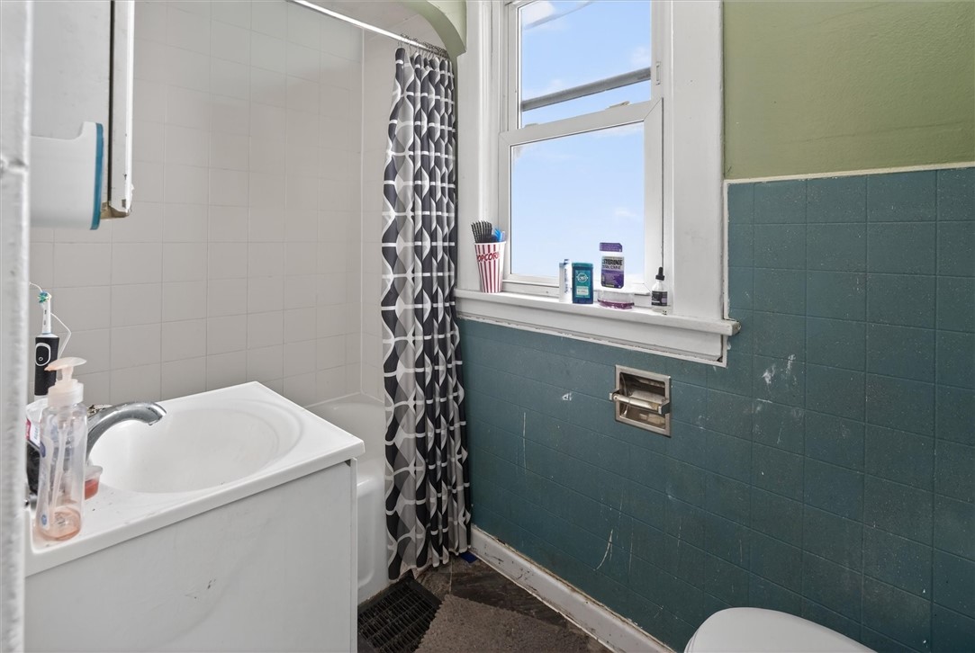 88 Gardiner Avenue Rochester, NY 14611 - Photo 15 of 30