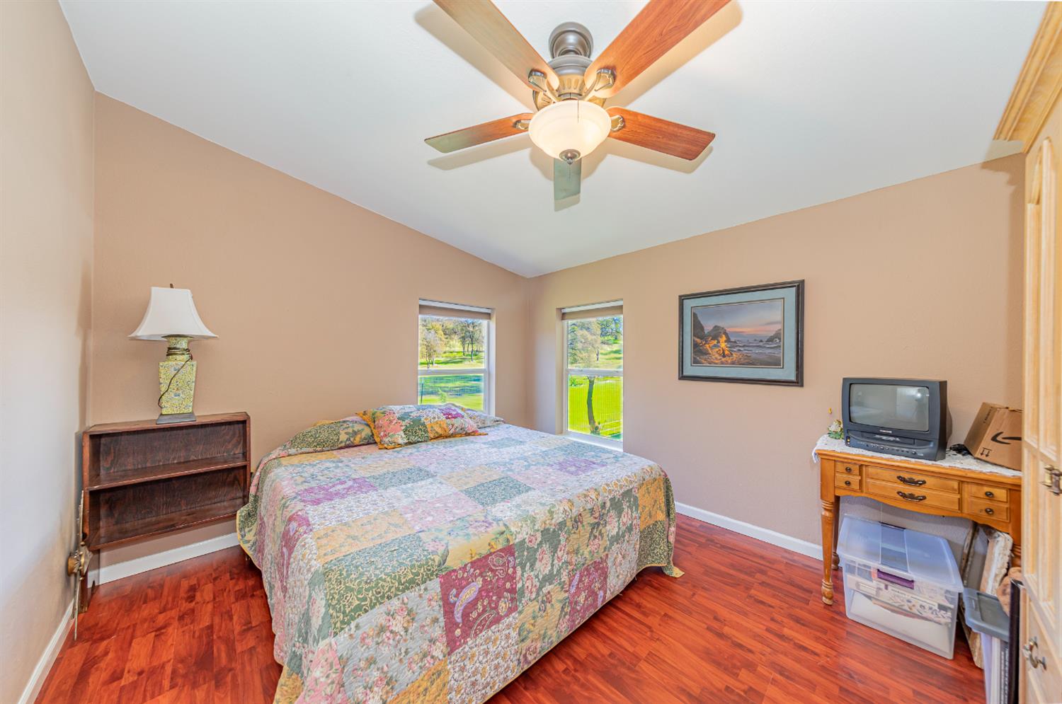 3335 Wildcat Road Mariposa, CA 95338 - Photo 21 of 48 a bedroom with a bed and a table