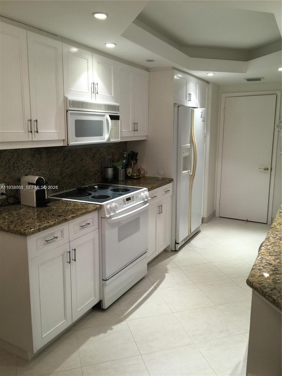 1121 Crandon Boulevard, Unit F1107 Key Biscayne, FL 33149 - Photo 6 of 19