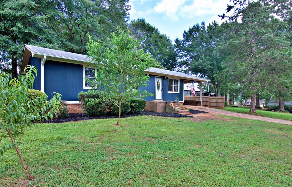 906 North Major Road Belton, SC 29627 - Photo 3 of 34