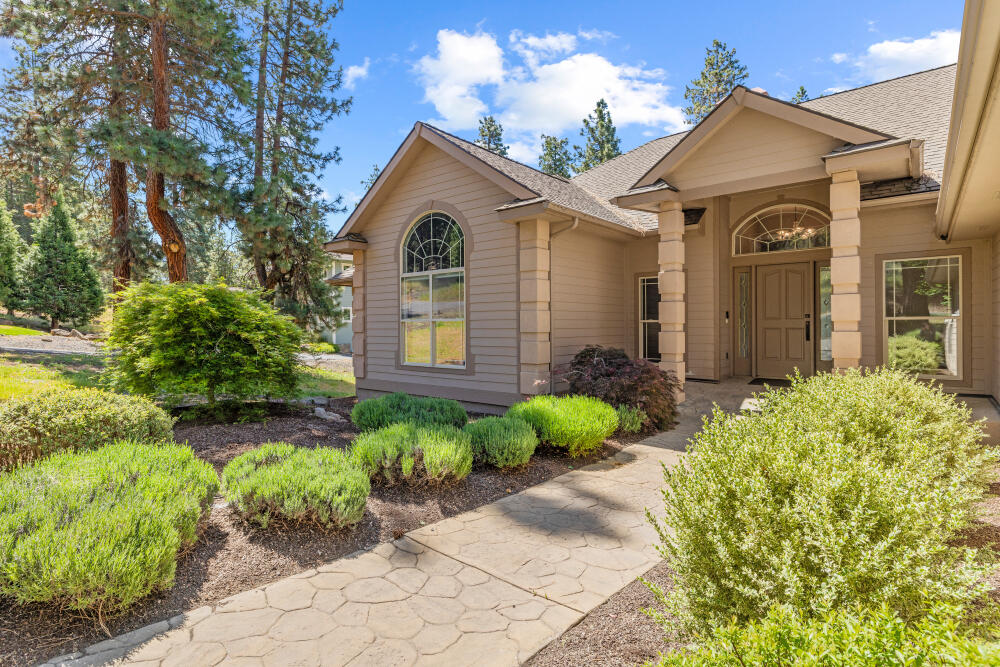 11756 Merganser Road Klamath Falls, OR 97601 - Photo 2 of 73 The Lavender is yet to blooom!